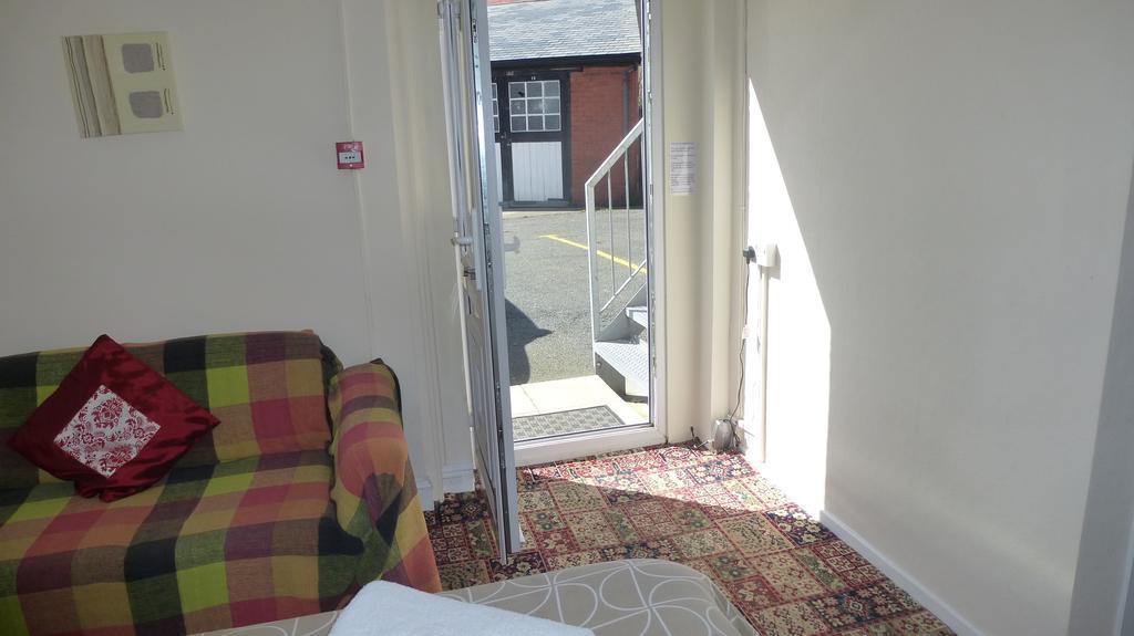 Whitehall Guest House Colwyn Bay Buitenkant foto