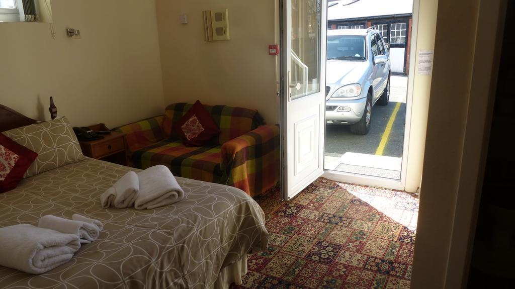 Whitehall Guest House Colwyn Bay Buitenkant foto