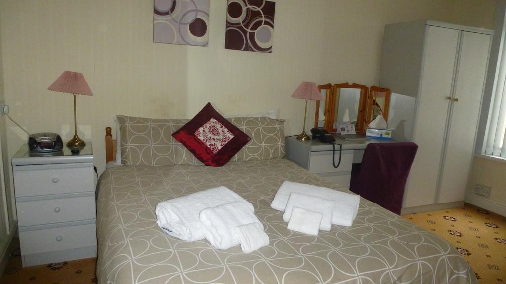 Whitehall Guest House Colwyn Bay Buitenkant foto