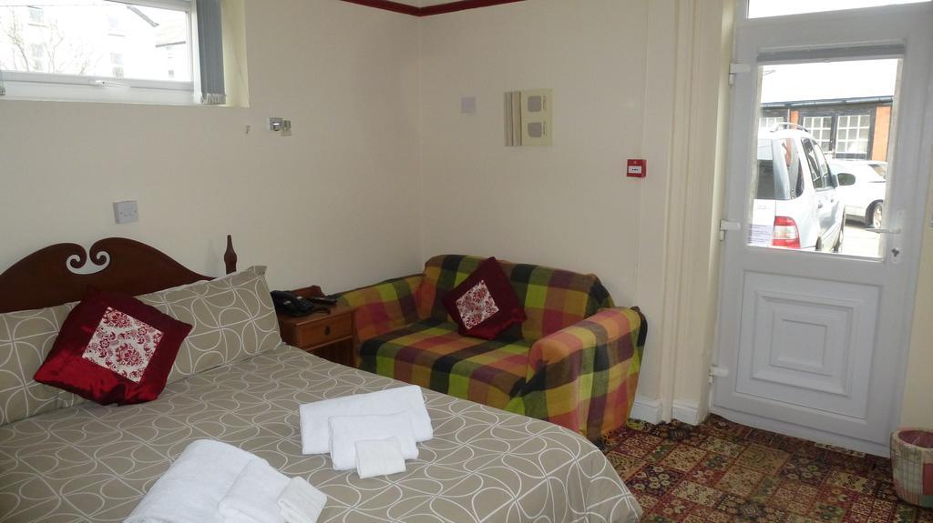 Whitehall Guest House Colwyn Bay Buitenkant foto