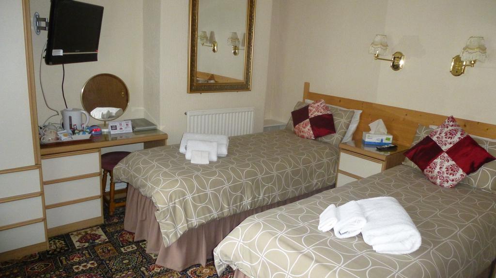 Whitehall Guest House Colwyn Bay Buitenkant foto