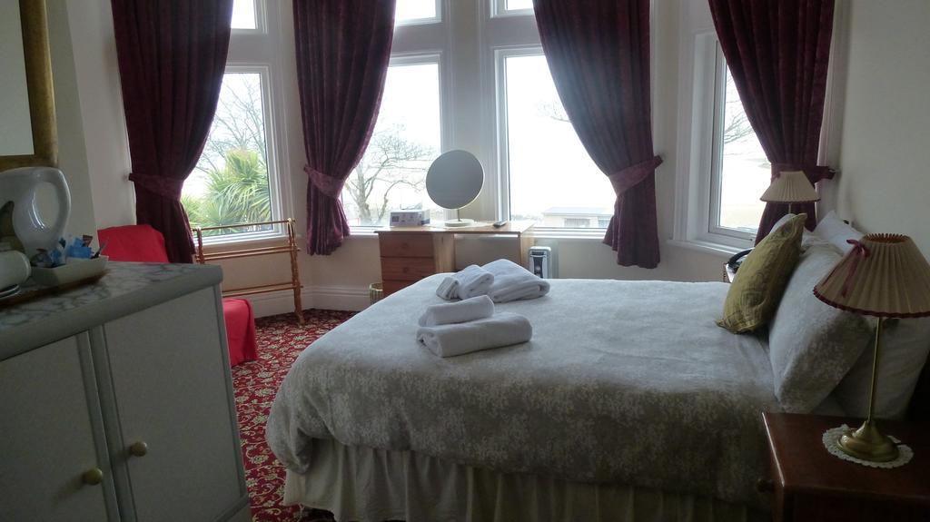 Whitehall Guest House Colwyn Bay Buitenkant foto