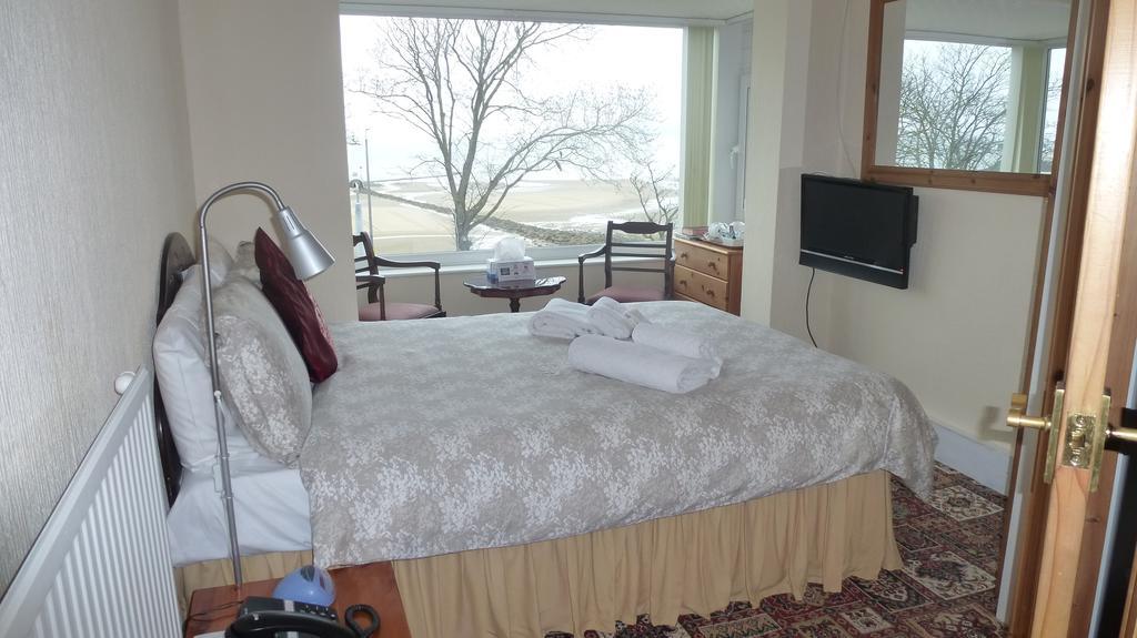 Whitehall Guest House Colwyn Bay Buitenkant foto